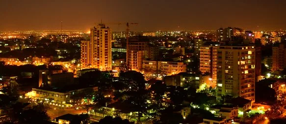 Vista nocturna da cidade de Maputo